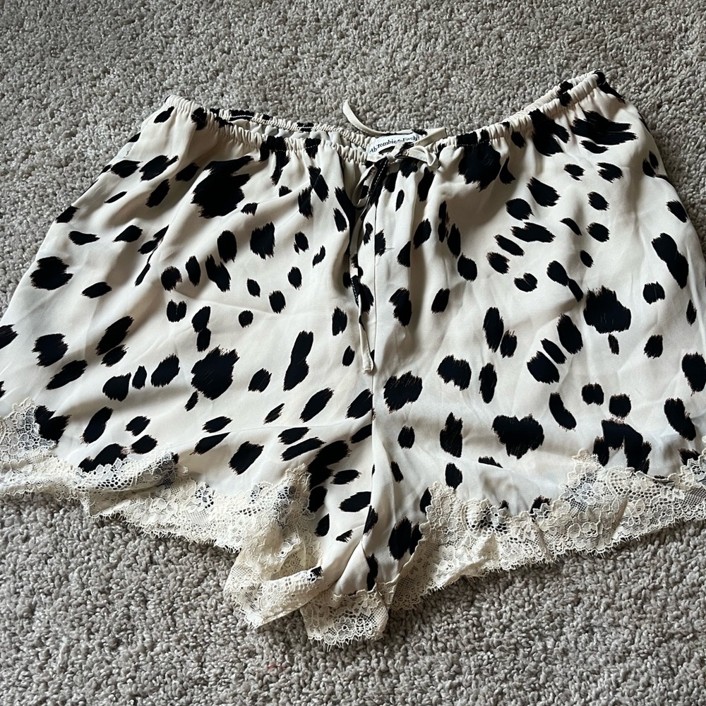 Abercrombie & Fitch Black and White cow print mid rise flirty Shorts size L